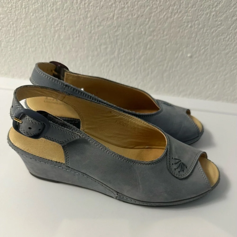 LA Plume Blue/Gray Leather Peep-Toe Slingback Sandals Gently Worn
